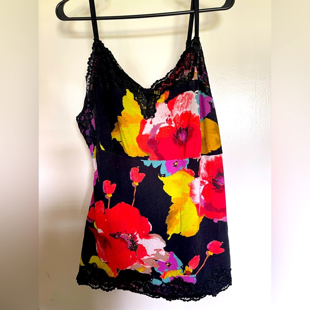 Floral tank with lace in black